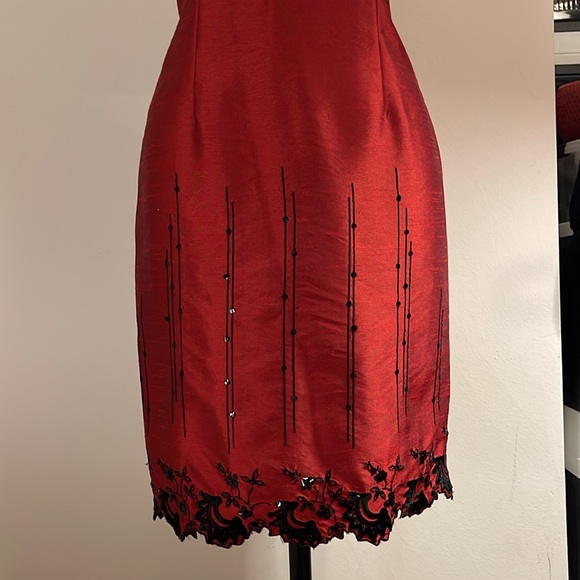💕Beautiful Red Festive Holiday Dress with Beautiful Black Embroidery & Sequins - Picture 6 of 15